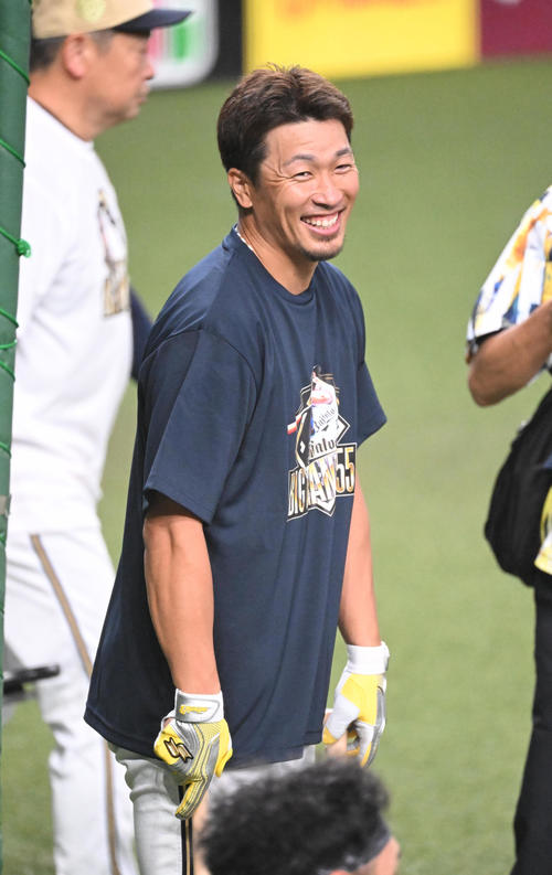T岡田引退記念Tシャツ T-岡田選手・安達了一選手・比嘉幹貴投手・小田裕也選手引退記念グッズ