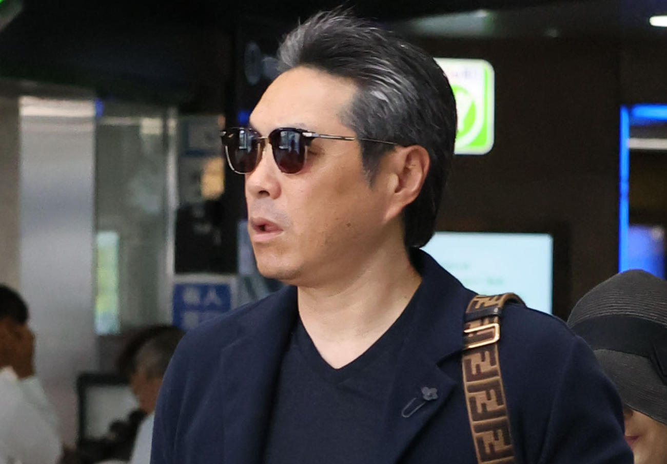 大阪から博多に戻ったしたソフトバンク小久保監督（撮影・鬼束羽瑠菜）