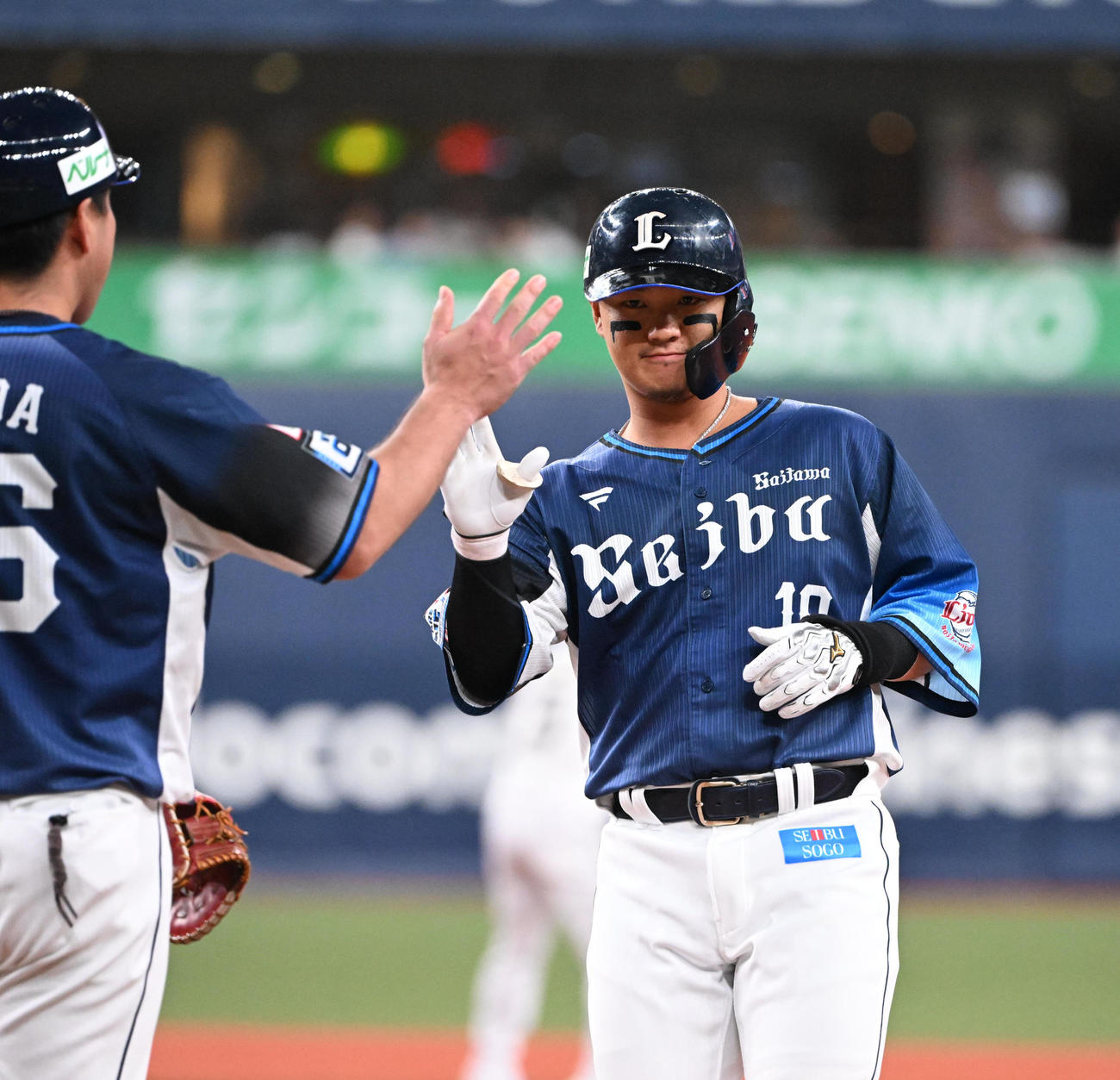 オリックス対西武　1回おもて西武1死二、三塁、中前適時打を放った佐藤龍（撮影・和賀正仁）