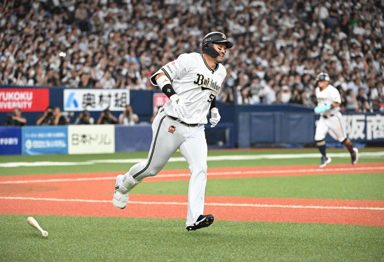 オリックス対西武　5回裏オリックス2死一、三塁、代打で登場したTー岡田は中飛に倒れる（撮影・和賀正仁）