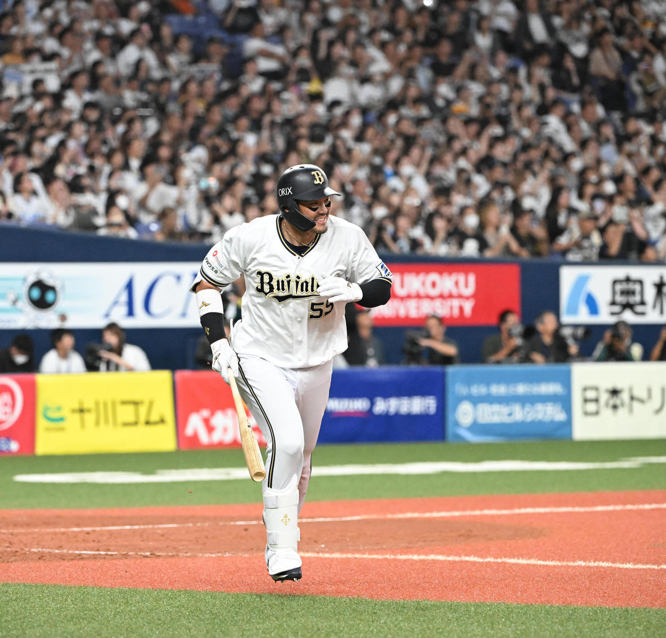 オリックス対西武　5回裏オリックス2死一、三塁、代打で登場したTー岡田は中飛に倒れる（撮影・和賀正仁）