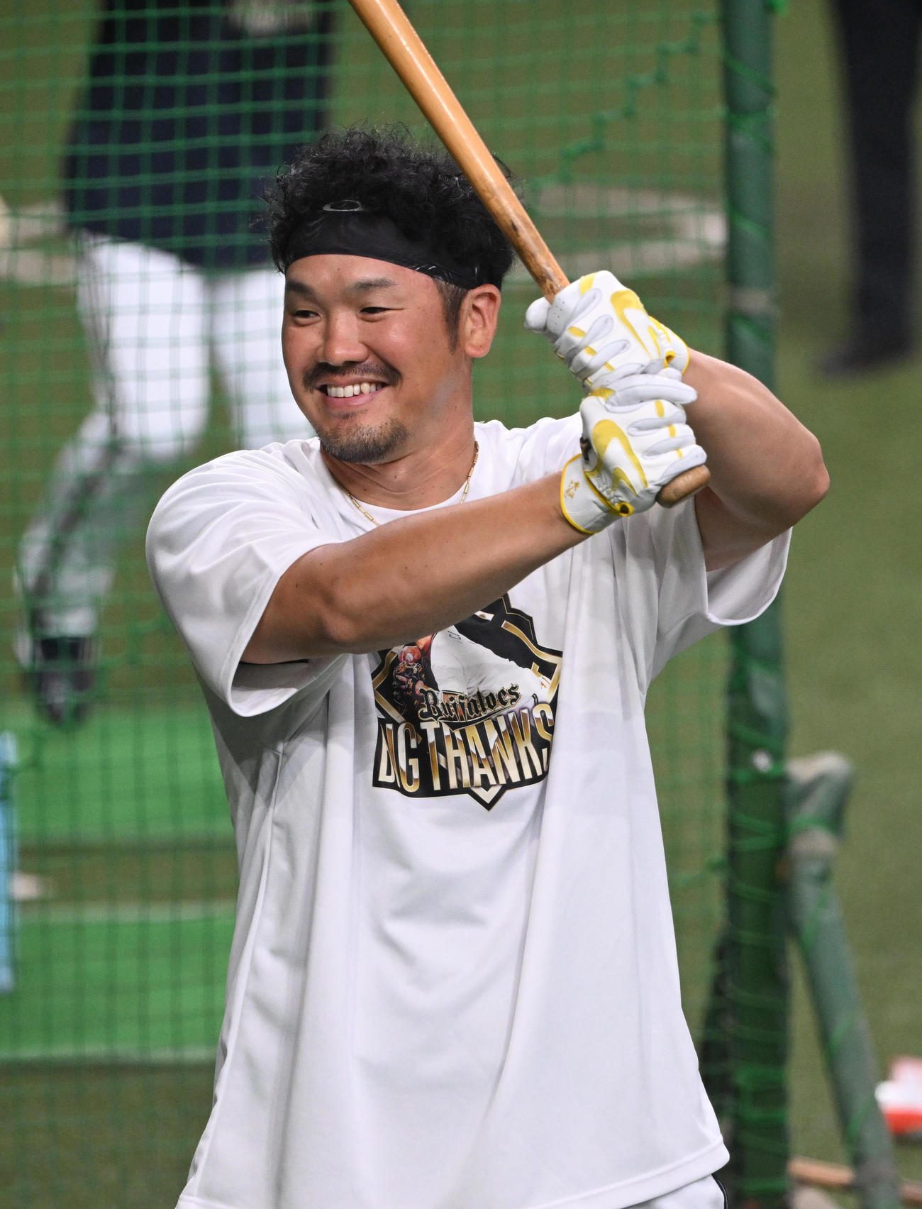 笑顔で練習するオリックスTー岡田（撮影・和賀正仁）
