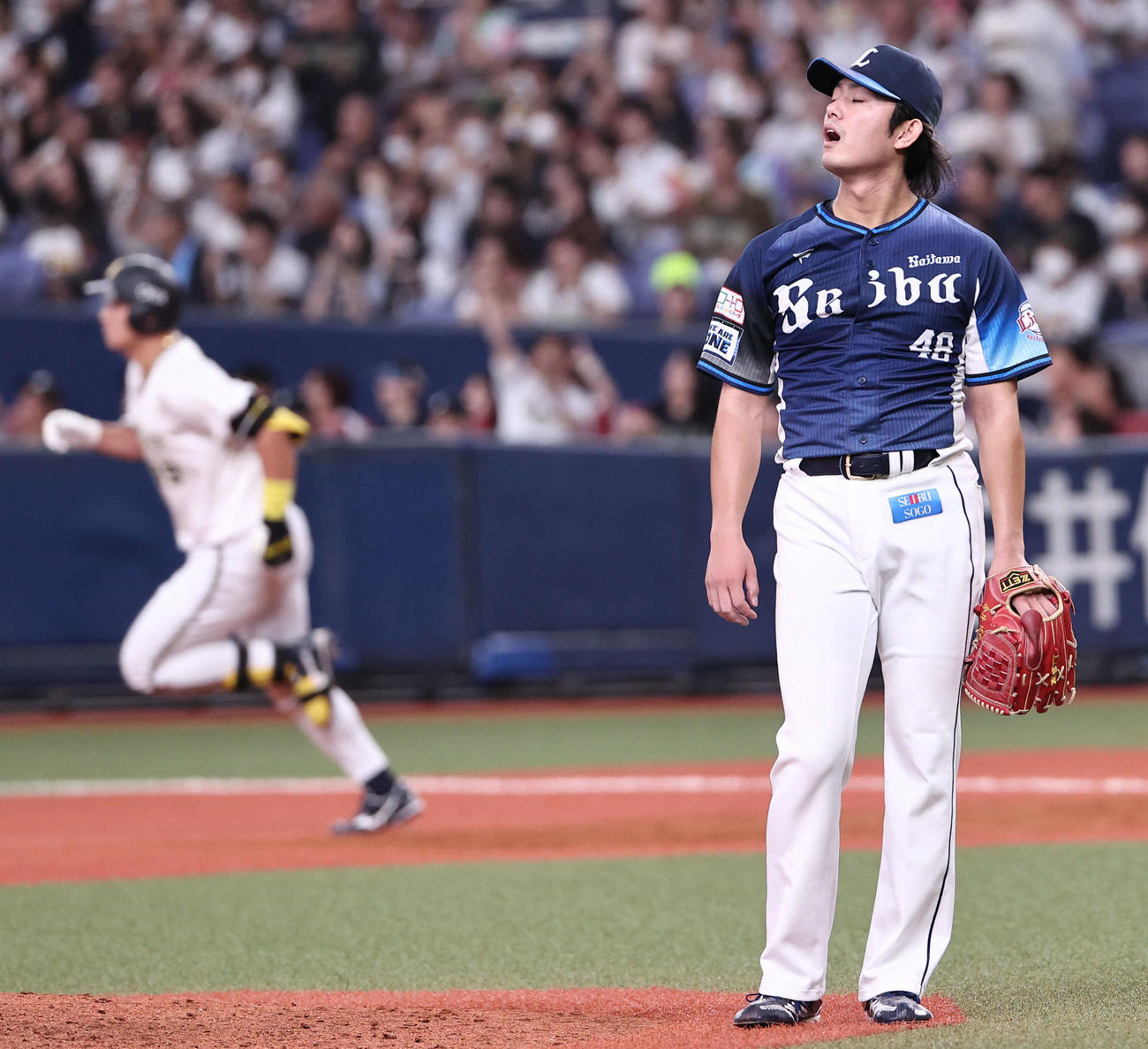 オリックス対西武　7回裏オリックス2死二塁、今井は代打杉本（左）に左越え本塁打を許す（撮影・西尾就之）