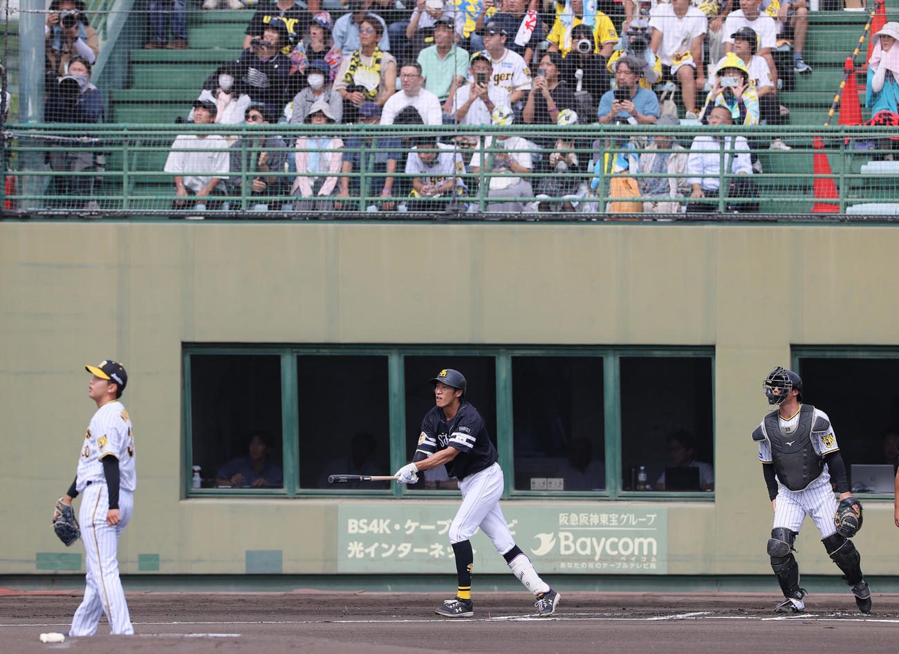 ウエスタン・リーグ阪神対ソフトバンク　1回表ソフトバンク1死、柳田は先制の右越えソロ本塁打を放つ。投手門別（撮影・上山淳一）
