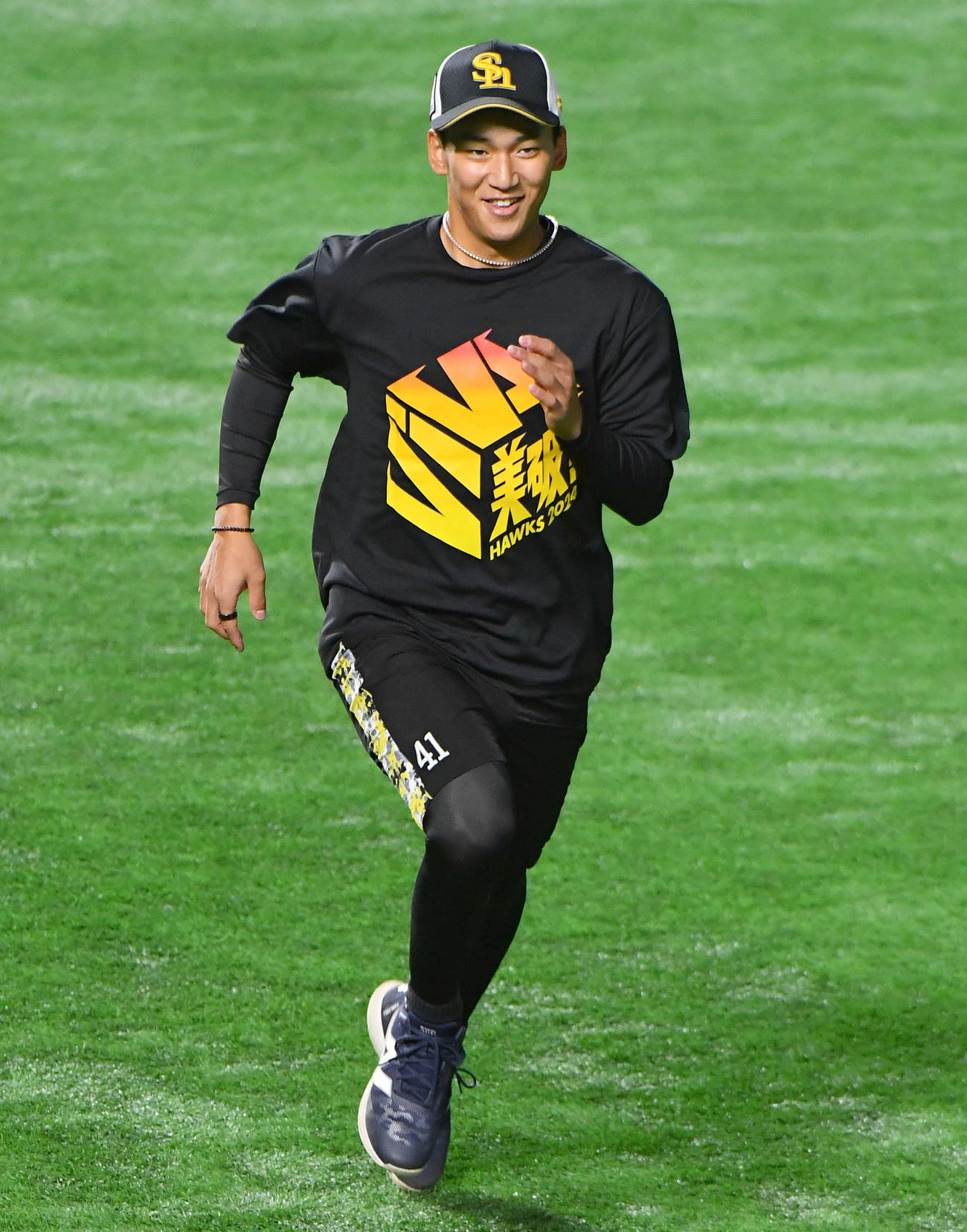 ソフトバンク対西武　走り込みを行う前田悠（撮影・岩下翔太）