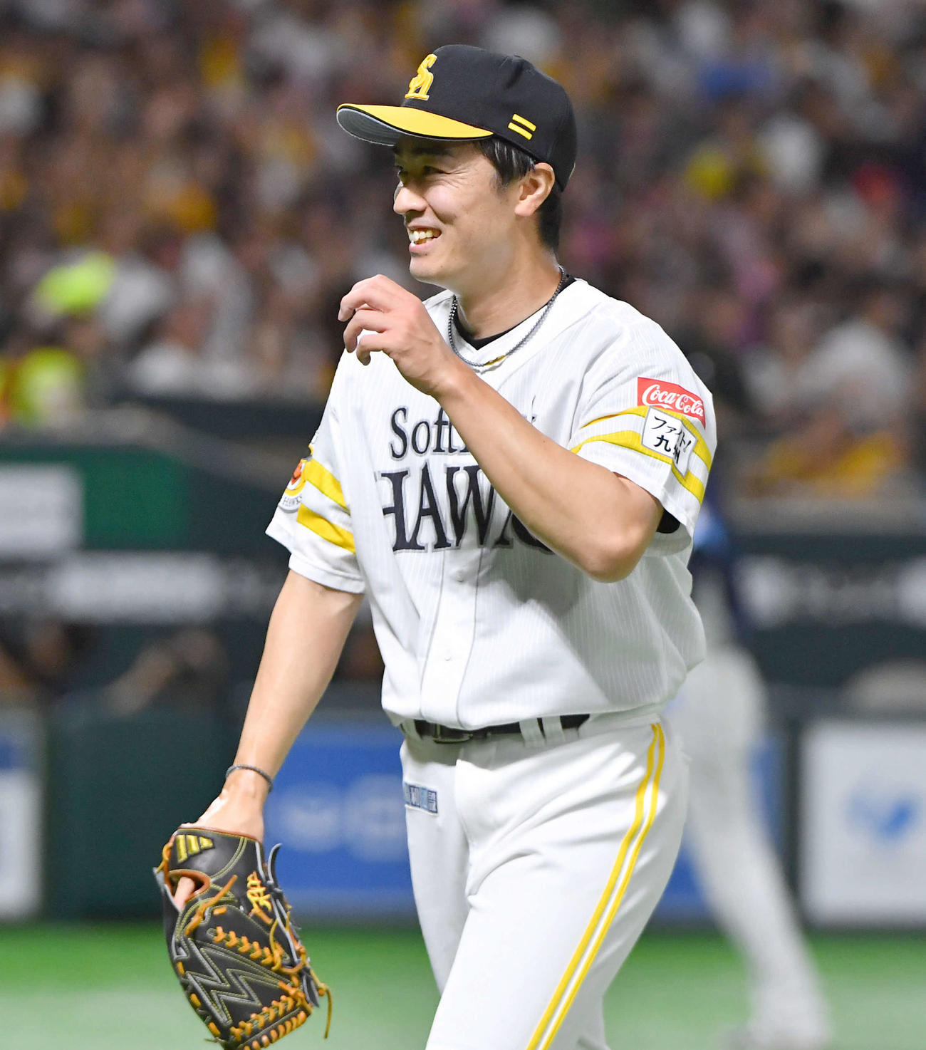 ソフトバンク対西武　6回表を無失点に抑え、笑顔でベンチへ戻る和田（撮影・岩下翔太）