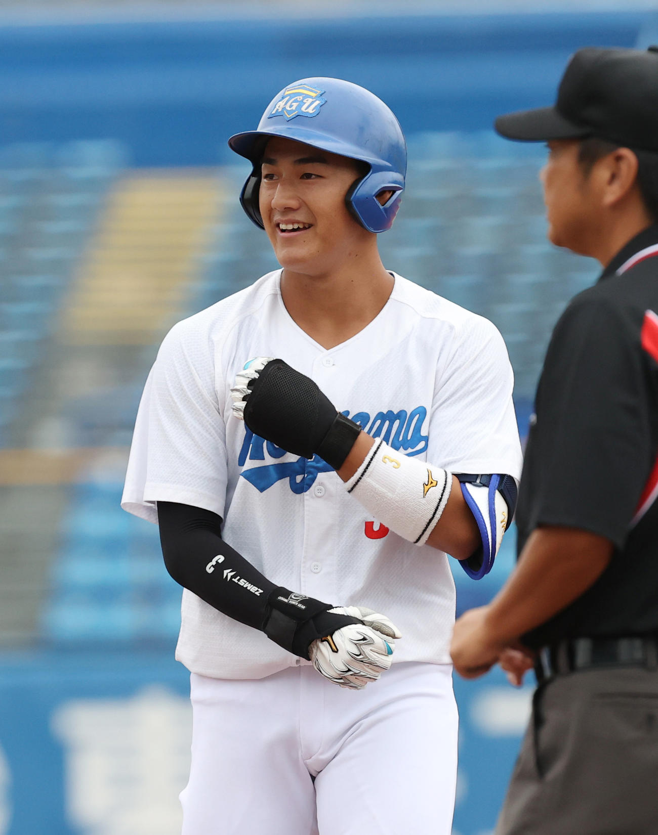 青学大対日大　1回表青学大1死一、三塁、西川は中前に適時打を放ち笑顔を見せる（撮影・柴田隆二）