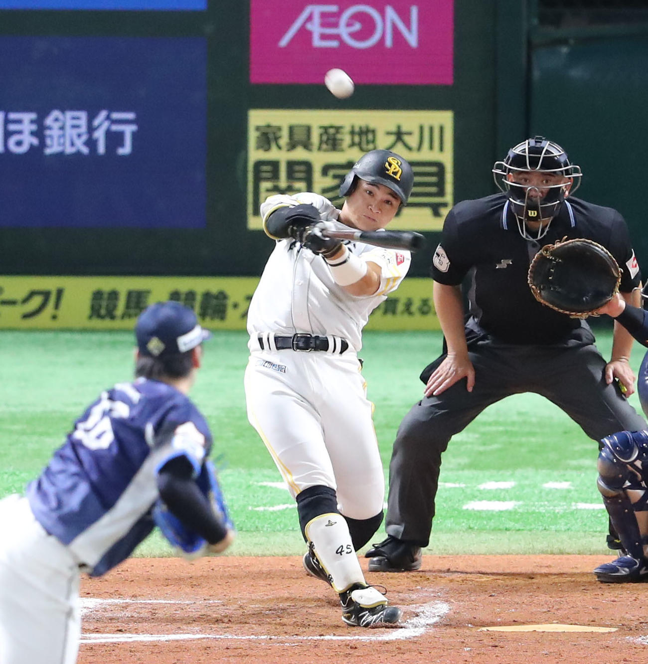 ソフトバンク対西武　7回裏ソフトバク2死一塁、谷川原は右越え適時三塁打を放つ（撮影・梅根麻紀）