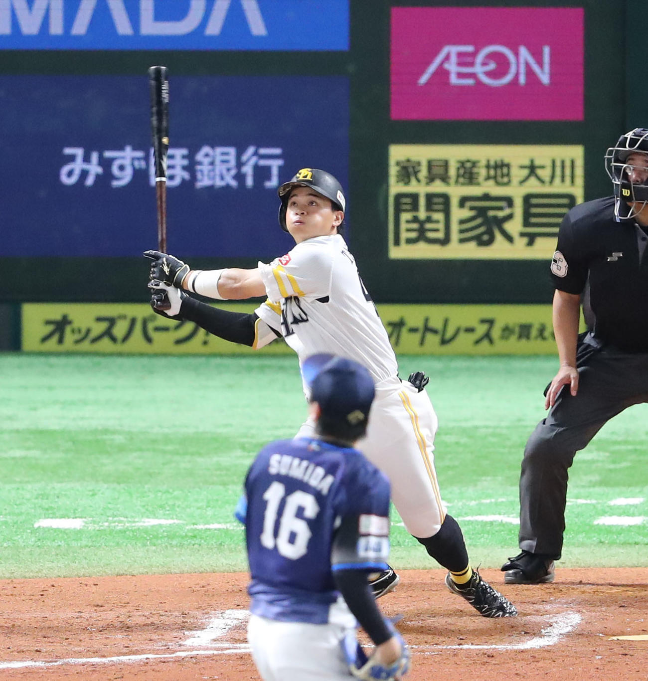 ソフトバンク対西武　7回裏ソフトバク2死一塁、谷川原は右越え適時三塁打を放つ（撮影・梅根麻紀）