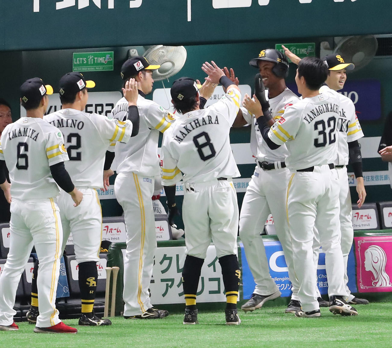 ソフトバンク対西武　7回裏ソフトバク2死一塁、谷川原の右越適時三塁打で生還したダウンズ（撮影・梅根麻紀）
