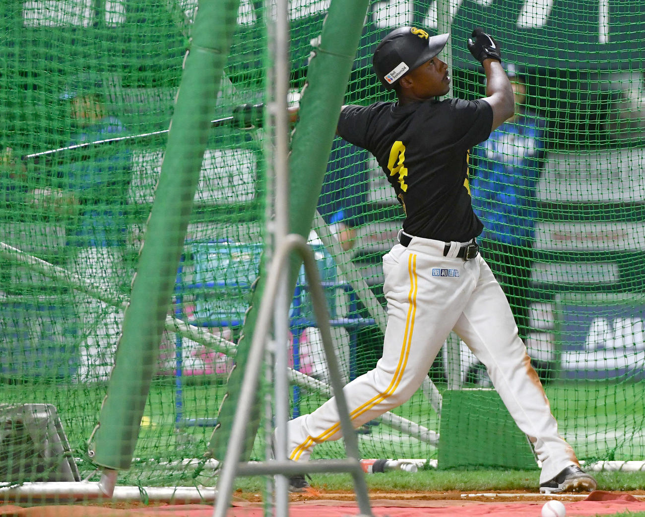 ソフトバンク対西武　フリー打撃を行うダウンズ（撮影・岩下翔太）