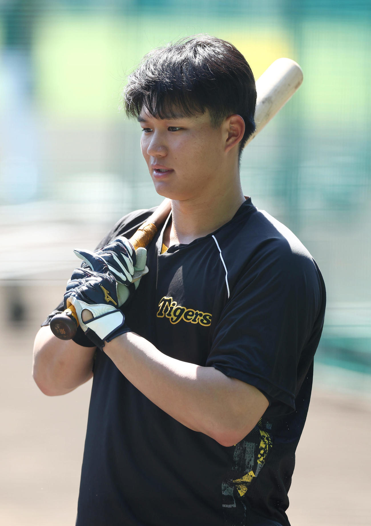 打撃練習に臨む阪神森下（撮影・前田充）