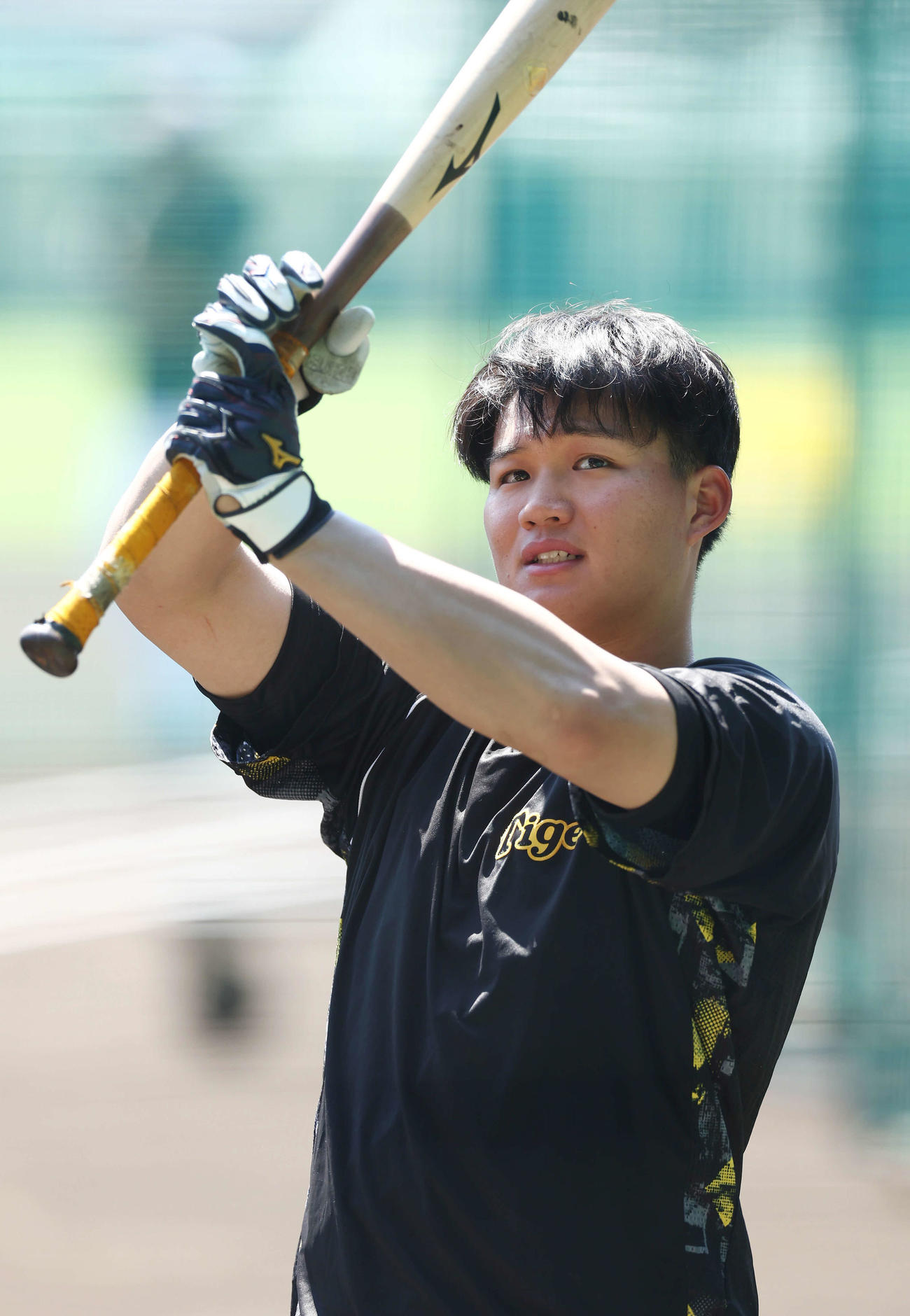 打撃練習に臨む阪神森下（撮影・前田充）