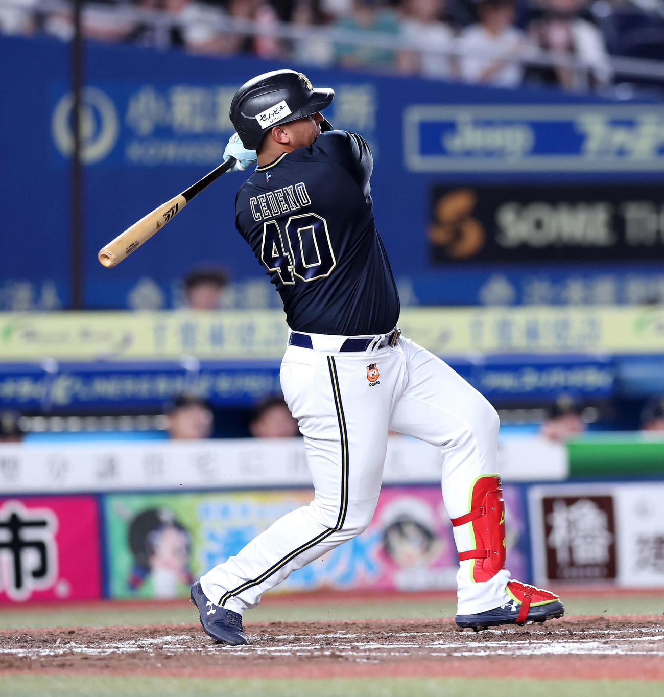 ロッテ対オリックス　3回表オリックス2死二塁、セデーニョは左越え適時二塁打を放つ（撮影・鈴木正人）