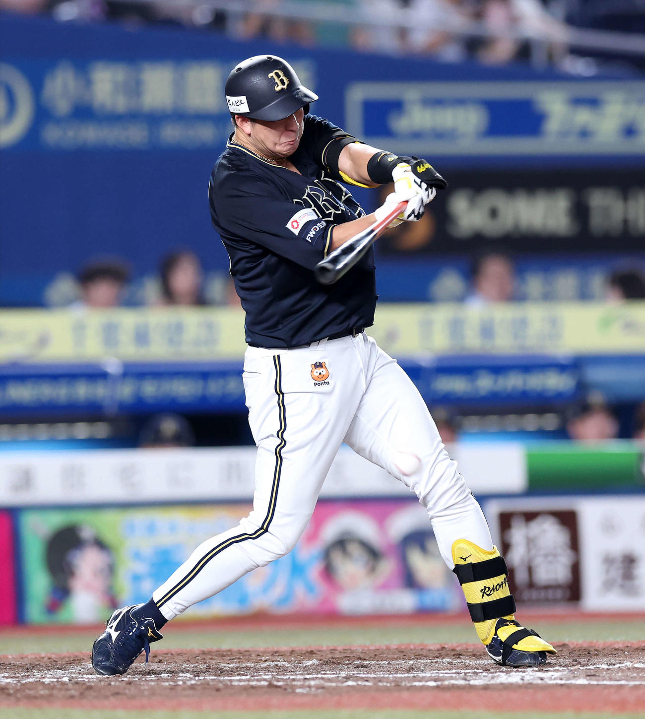 ロッテ対オリックス　5回表オリックス1死二塁、杉本は右前適時打を放つ（撮影・鈴木正人）