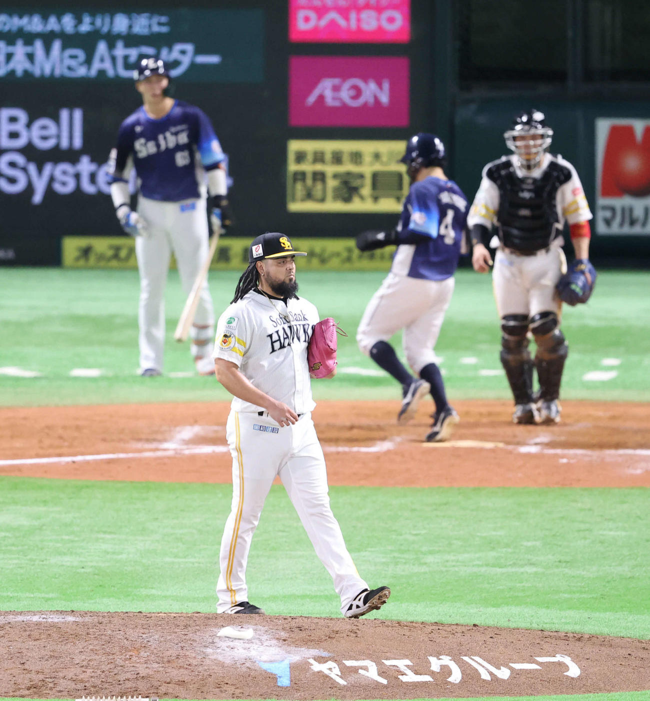 ソフトバンク対西武　9回表西武2死満塁、栗山に右前逆転2点適時打を浴びたオスナ（撮影・梅根麻紀）