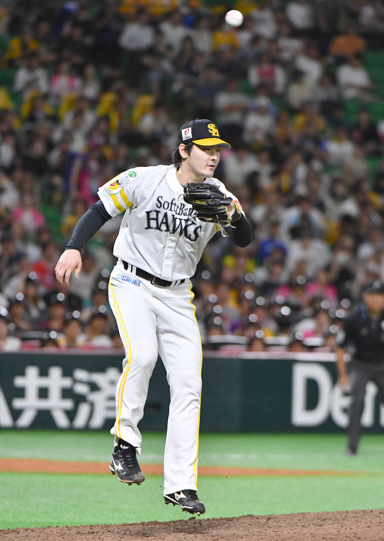 ソフトバンク対西武　8回表西武2死一、二塁、西川を二ゴロに抑える有原（撮影・岩下翔太）