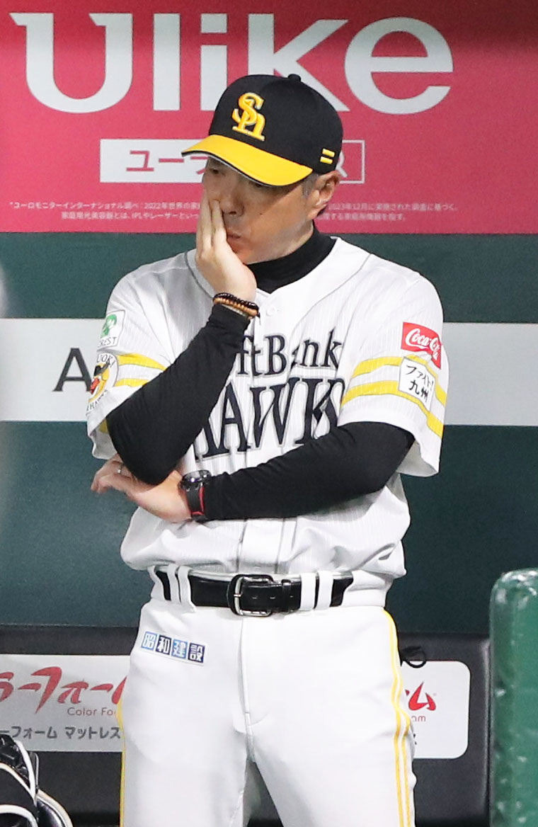 ソフトバンク対西武　悩む小久保監督（撮影・鬼束羽瑠菜）