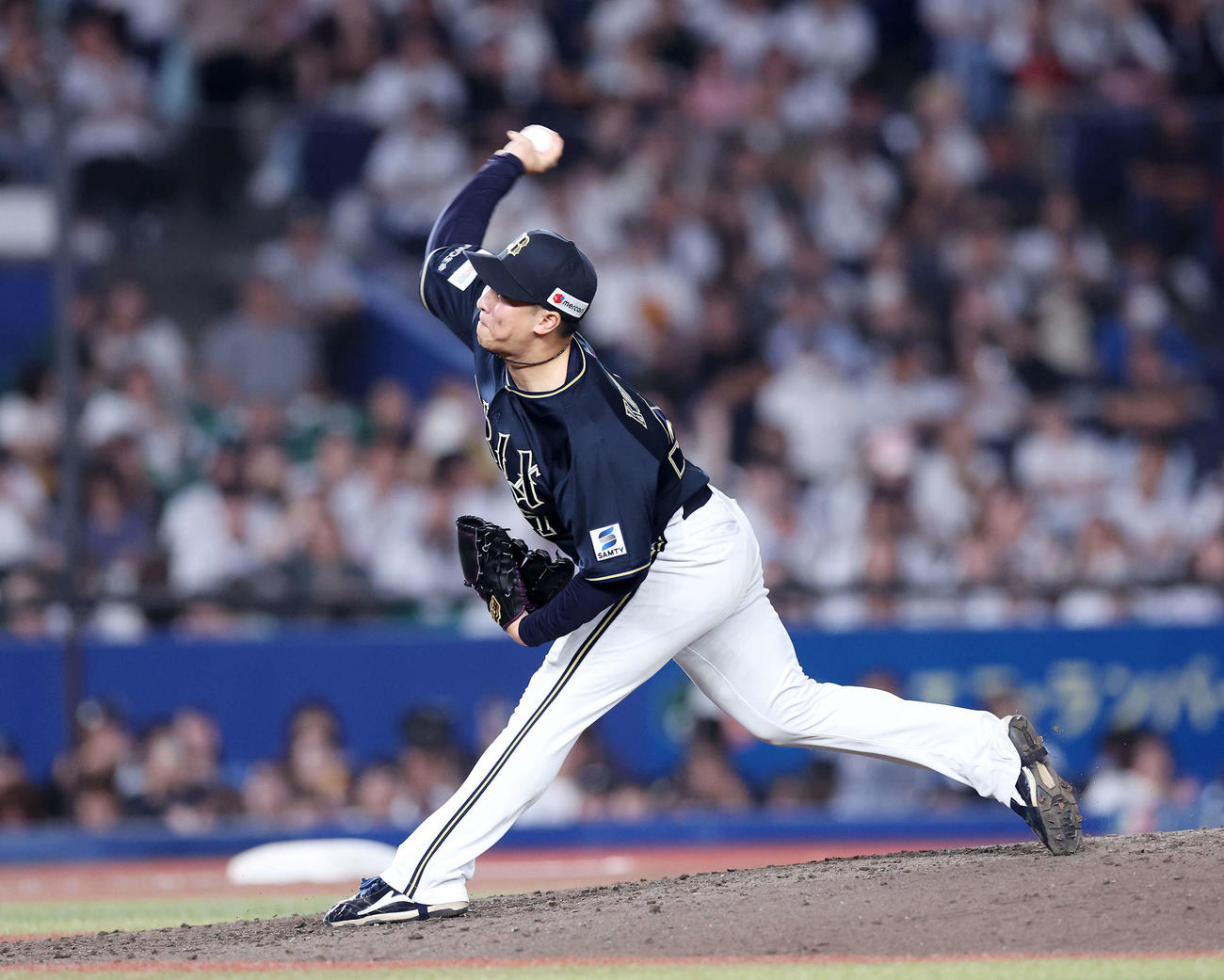 ロッテ対オリックス　力投するオリックス3番手の古田島（撮影・鈴木正人）