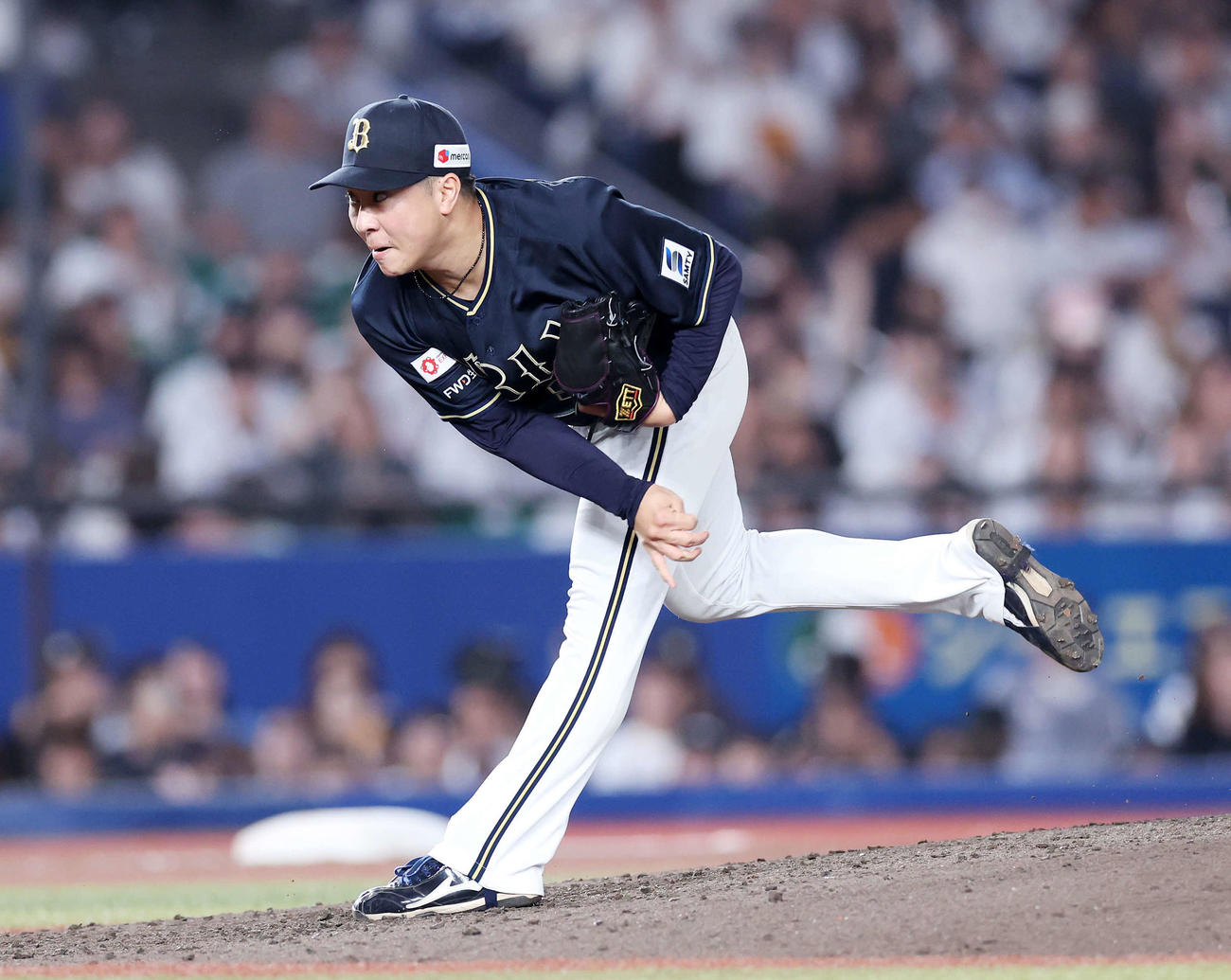 ロッテ対オリックス　力投するオリックス3番手の古田島（撮影・鈴木正人）