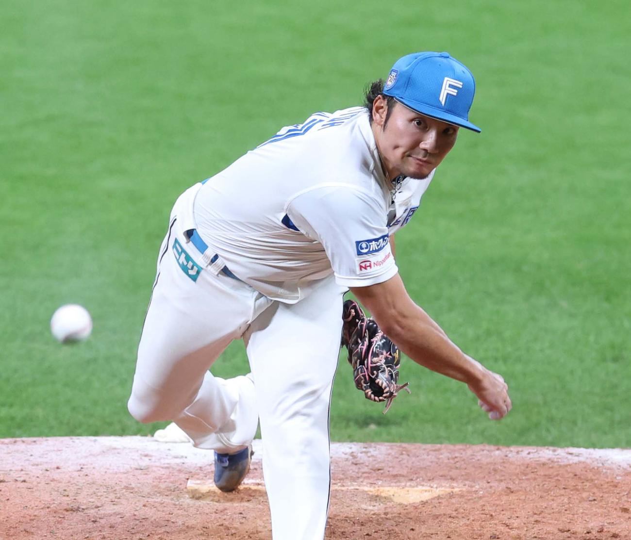 日本ハム対楽天　力投する伊藤（撮影・黒川智章）