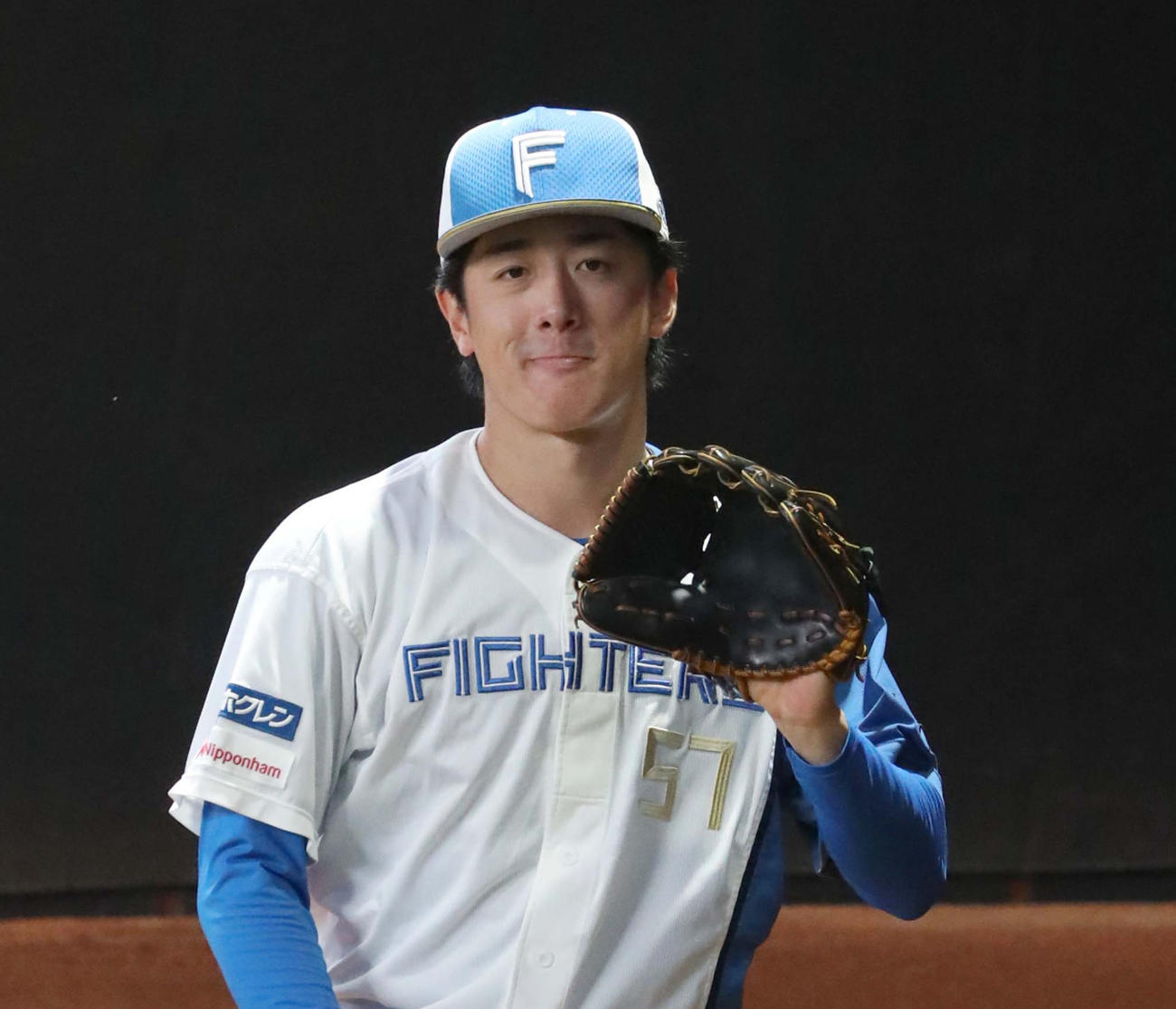 26日、ソフトバンク戦に向けブルペンで調整する北山