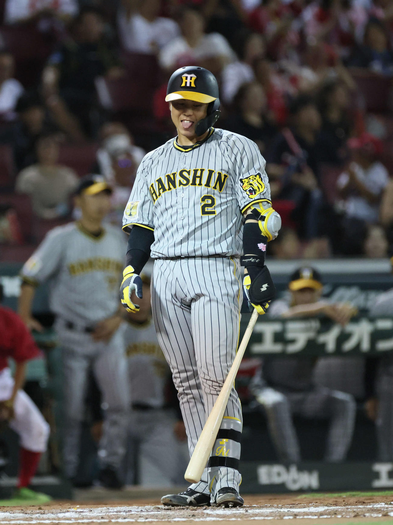 広島対阪神　11回表阪神2死一、二塁、梅野は見逃し三振（撮影・加藤孝規）