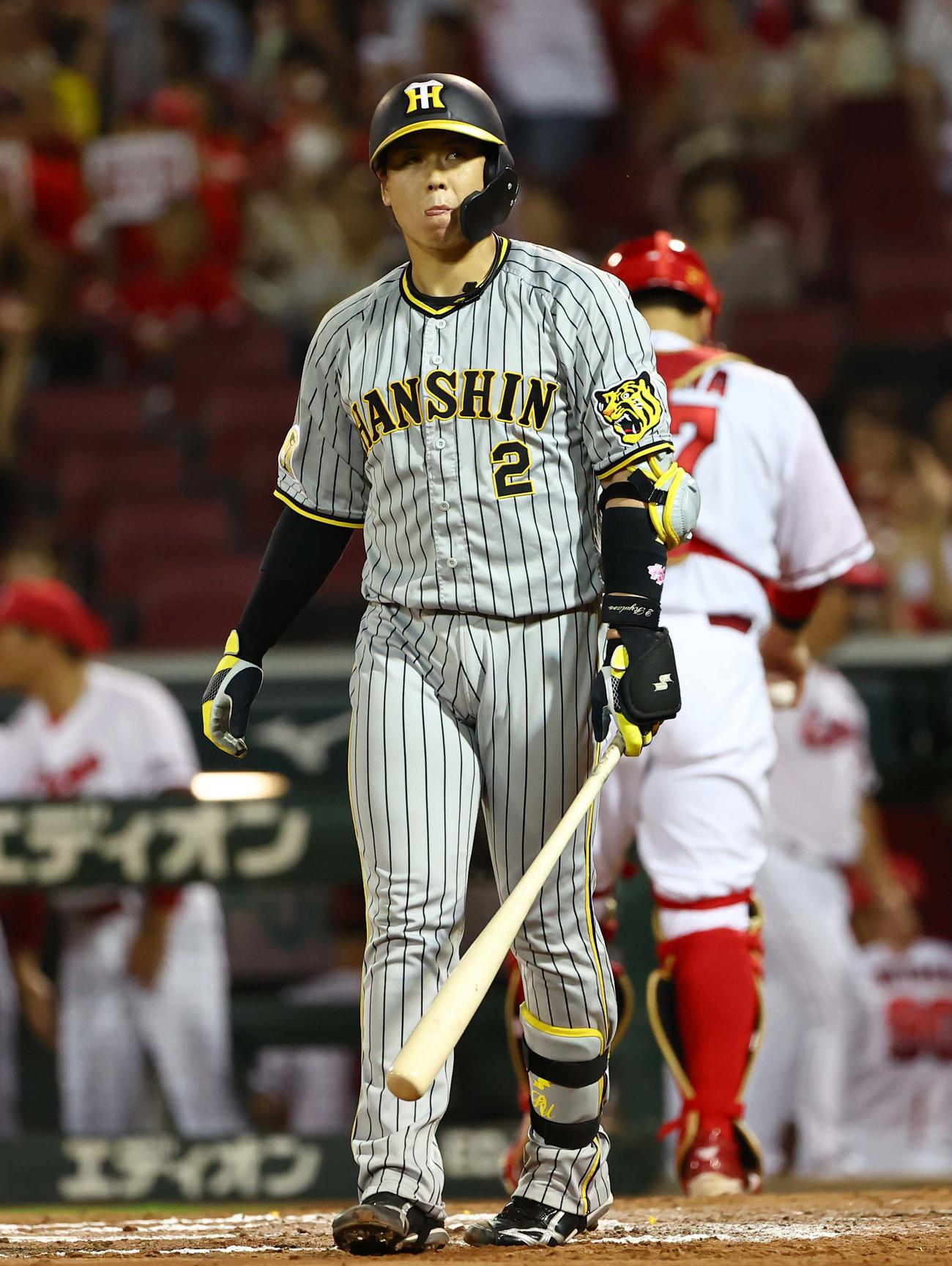 広島対阪神　11回表阪神2死一、二塁、梅野は三振に倒れる（撮影・上田博志）