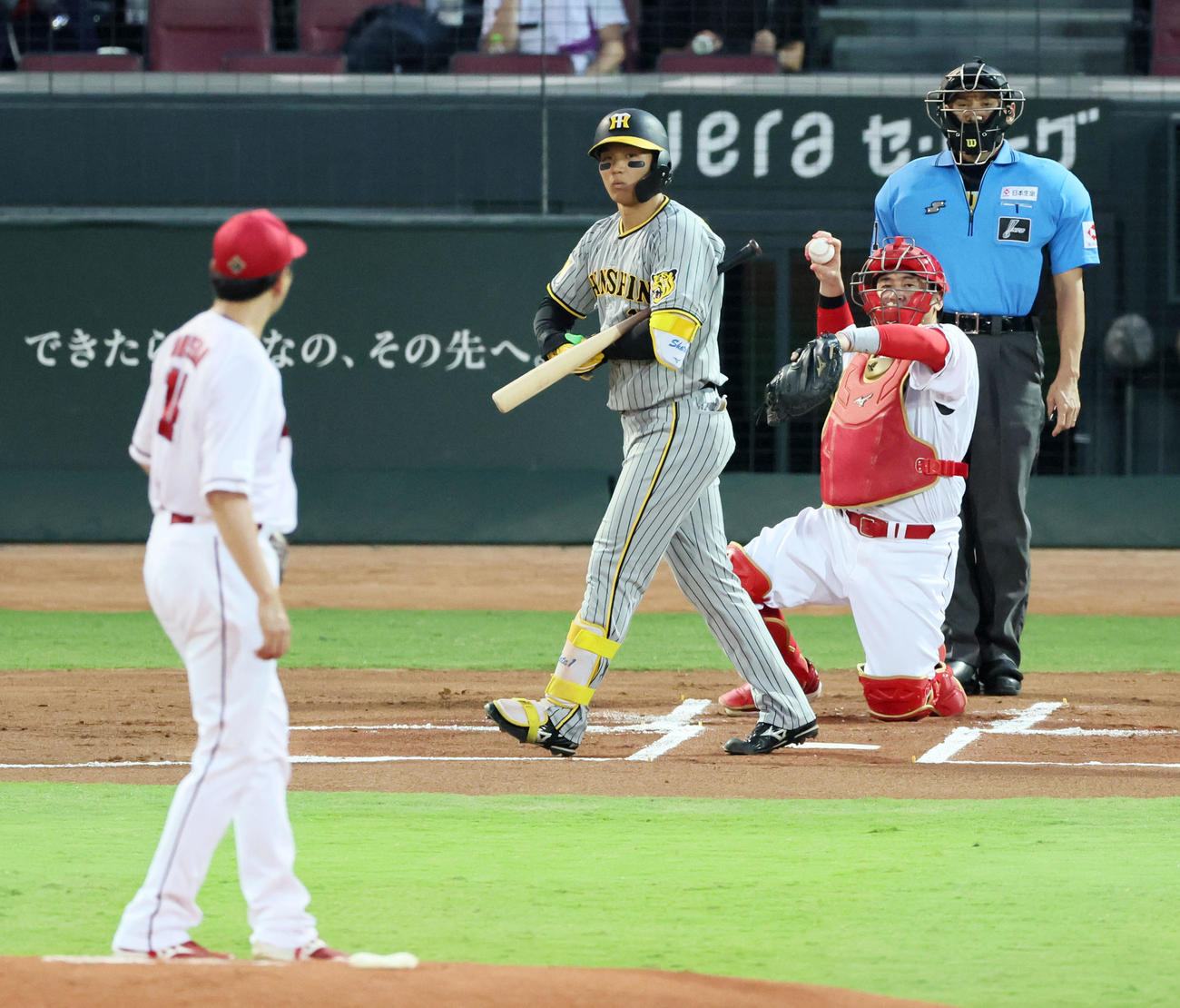 広島対阪神　1回表阪神2死、四球を選ぶ森下。投手大瀬良（撮影・加藤哉）