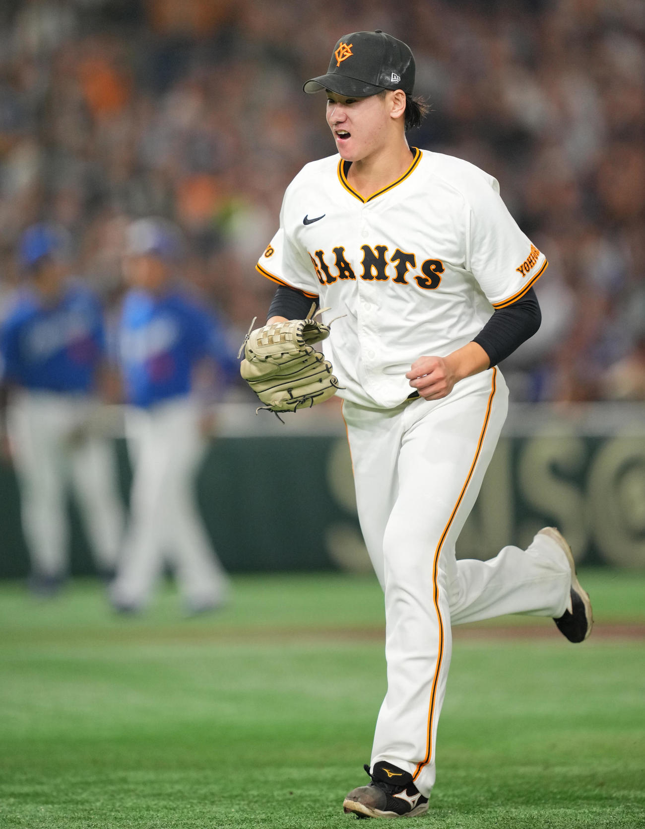 巨人対中日　5回表中日の攻撃を無失点に抑え声をあげる巨人先発の井上（撮影・垰建太）