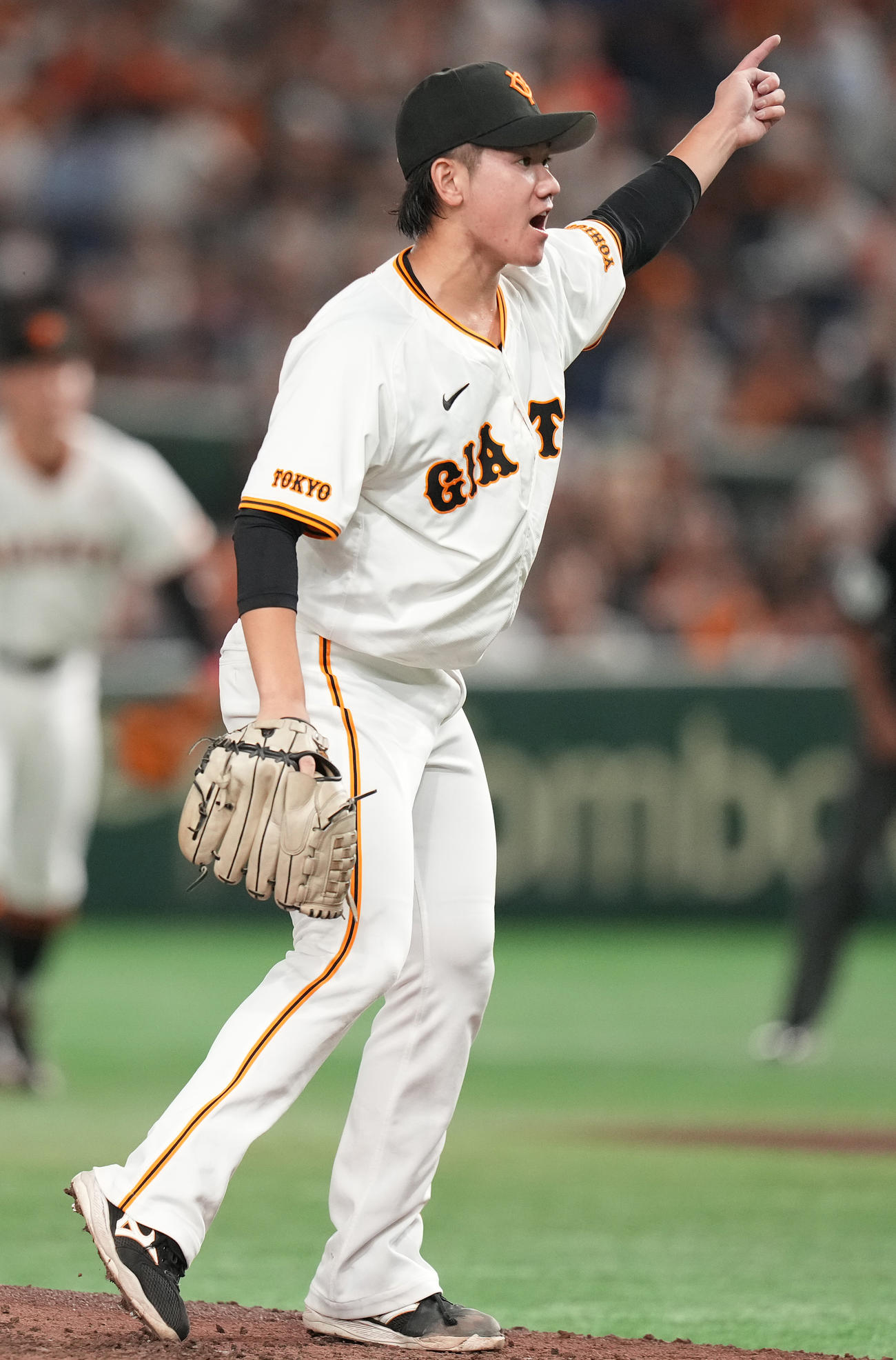 巨人対中日　5回表中日2死、村松がバットを振ったとアピールする井上（撮影・鈴木みどり）