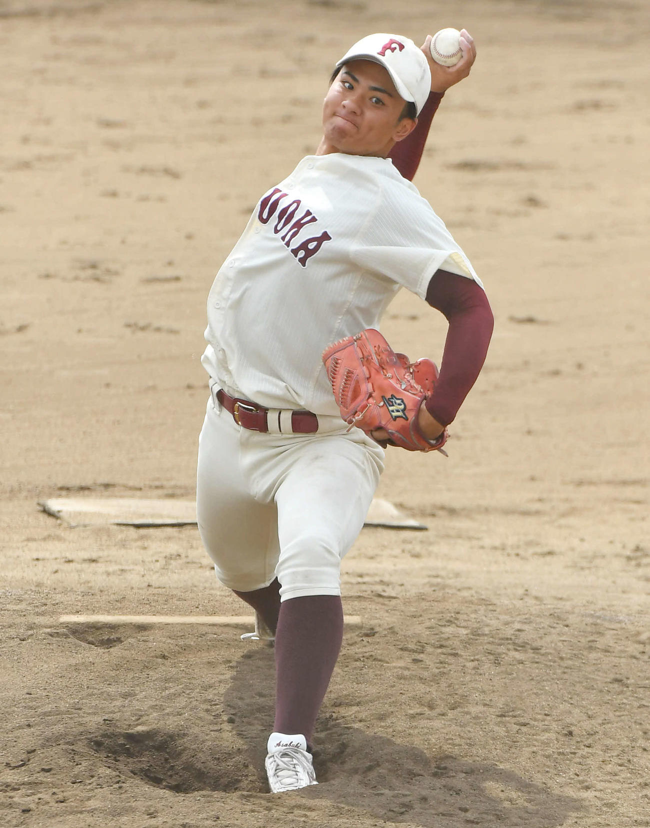 北九大対福岡大　力投する福岡大先発の朝吹（撮影・岩下翔太）