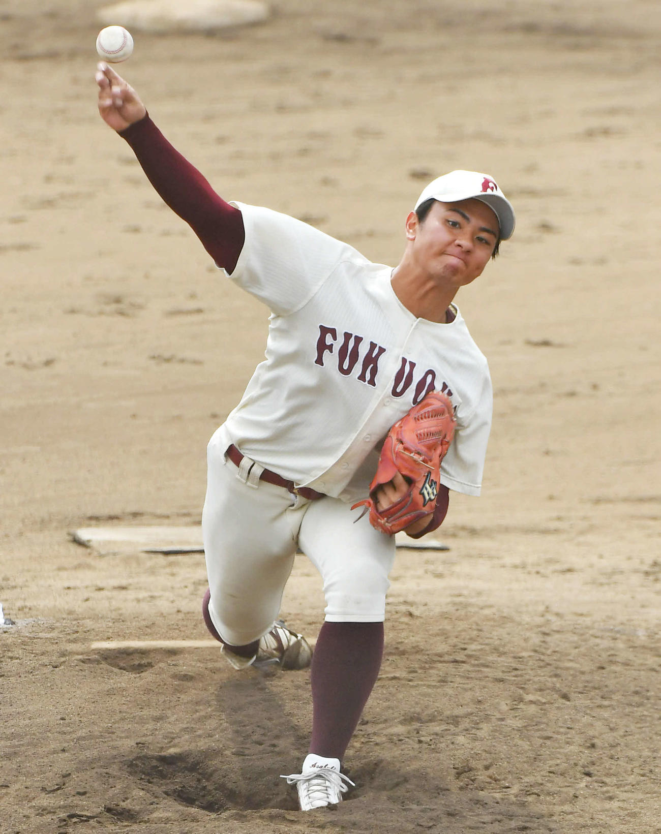 北九大対福岡大　力投する福岡大先発の朝吹（撮影・岩下翔太）
