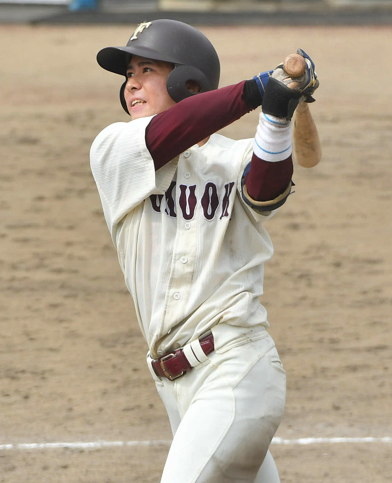 北九大対福岡大　8回裏福岡大1死一、二塁、幸は2点適時中三塁打を放つ（撮影・岩下翔太）