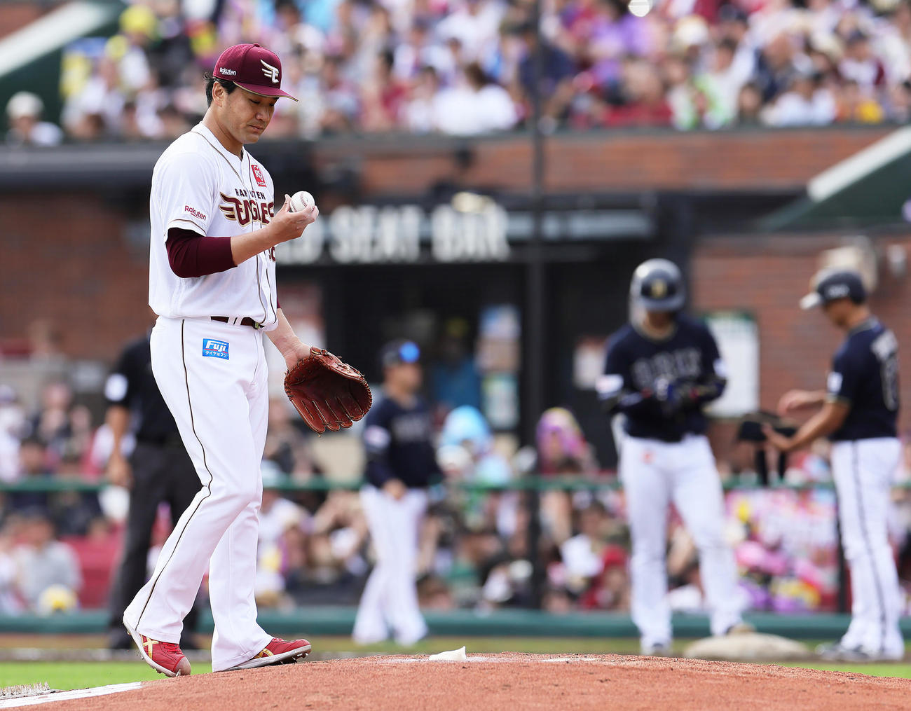 楽天対オリックス　4回表オリックスに勝ち越しを許し渋い顔を見せる田中将（撮影・足立雅史）