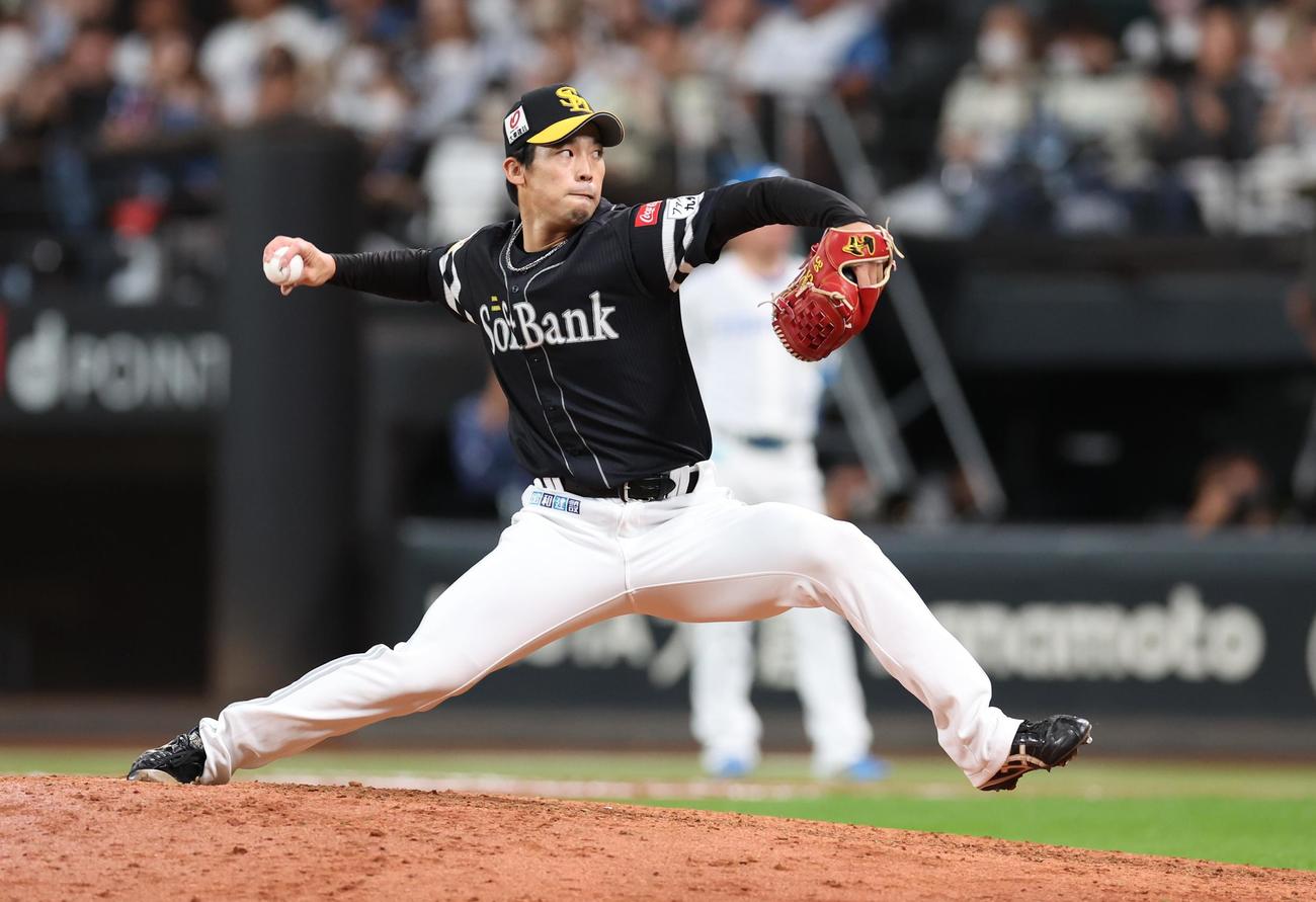 日本ハム対ソフトバンク　8回に登板の尾形（撮影・黒川智章）