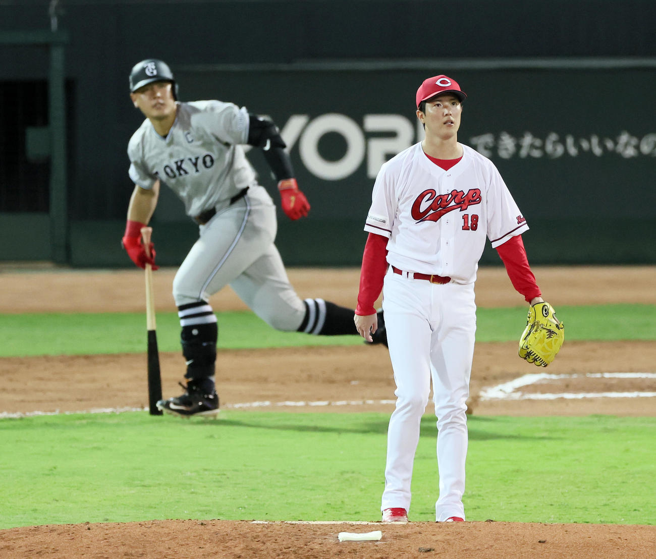 広島対巨人　6回表巨人無死一塁、森下は岡本和に左へ適時二塁打を打たれ失点する（撮影・加藤哉）