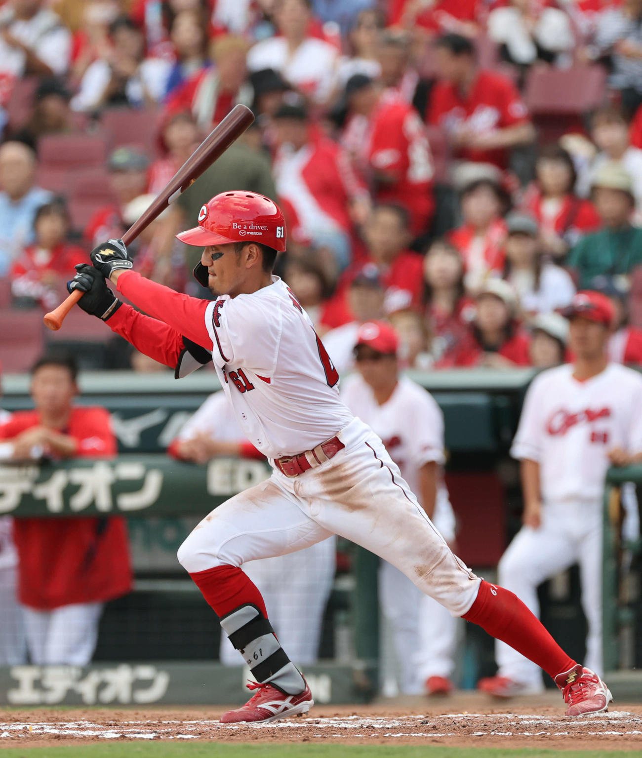 広島対中日　7回裏広島2死二塁、矢野は勝ち越しの一塁適時内野安打を放つ（撮影・加藤孝規）