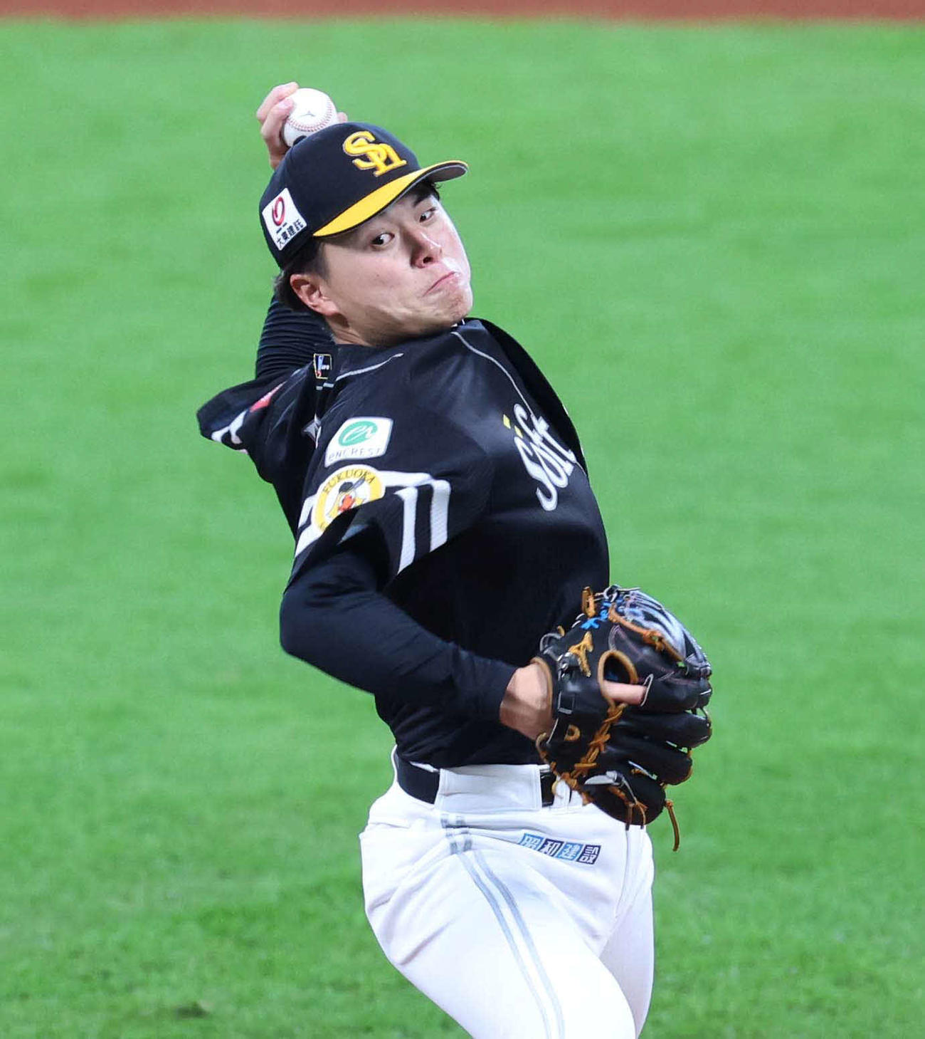 日本ハム対ソフトバンク　力投するソフトバンク先発の前田純（撮影・黒川智章）