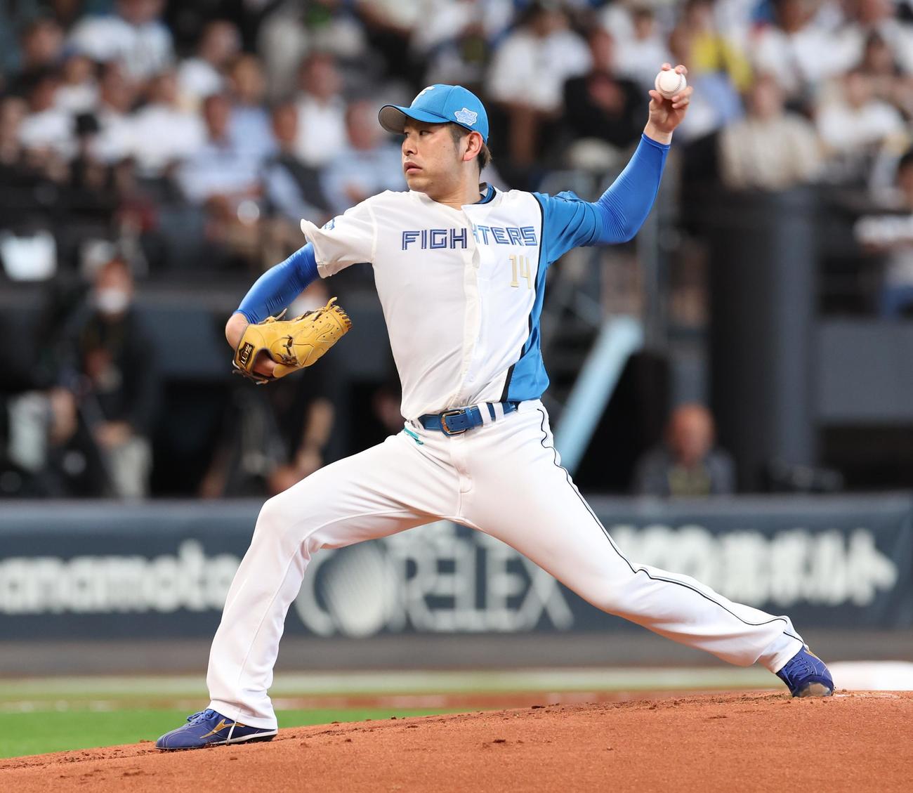 日本ハム対ソフトバンク　日本ハム先発の加藤貴（撮影・黒川智章）