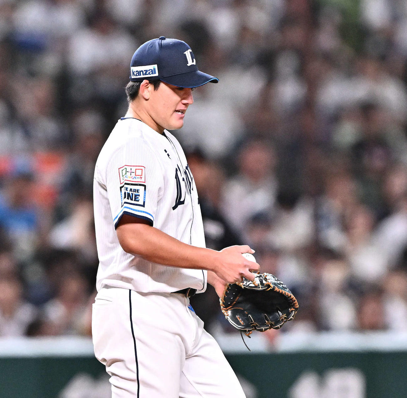 西武対ロッテ　6回表ロッテ2死三塁、岡に先制スクイズを許し厳しい表情の与座（撮影・滝沢徹郎）