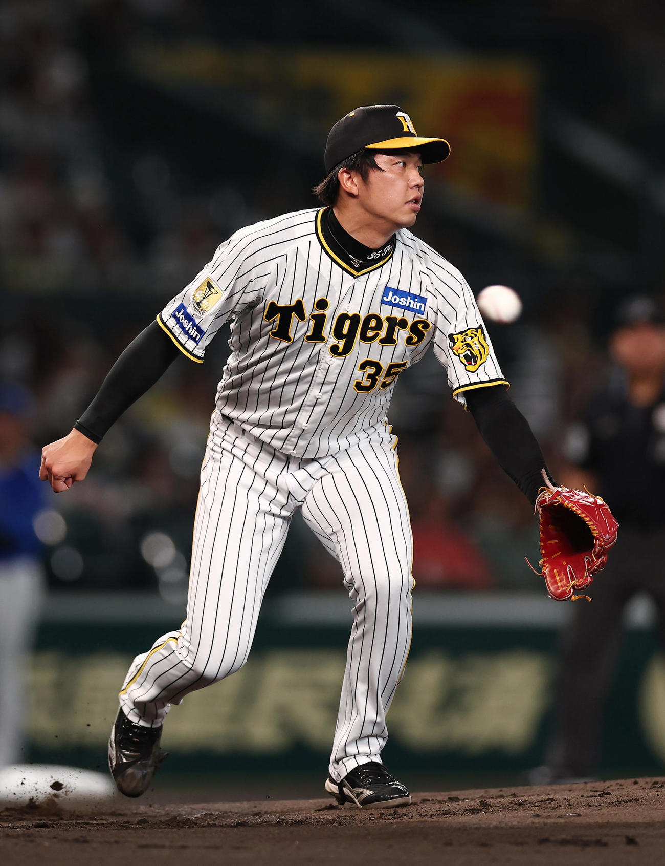 阪神対DeNA 1回表DeNA1死三塁、佐野に先制適時打を浴びる才木（撮影・前田充）