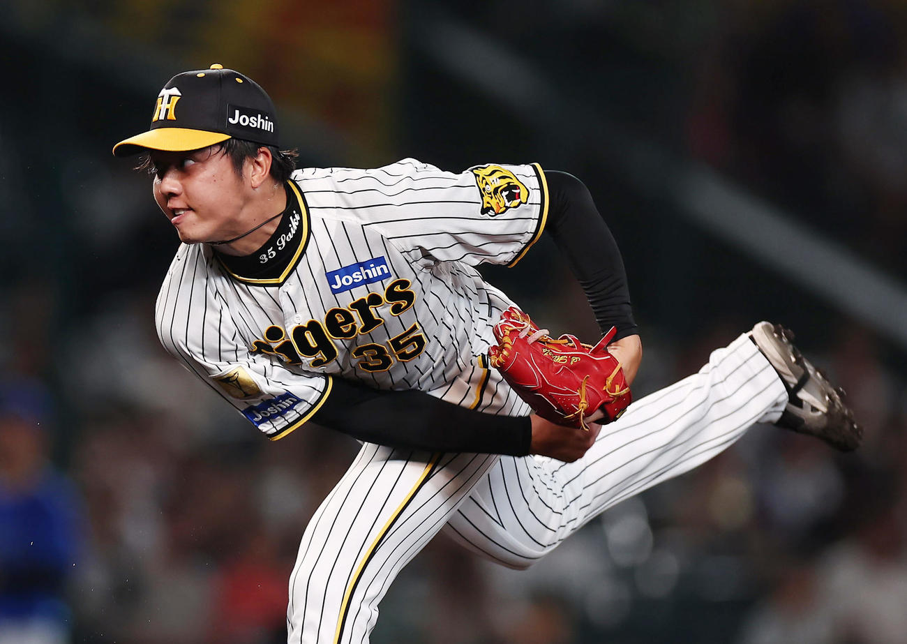 阪神対DeNA　力投する阪神先発の才木（撮影・前田充）