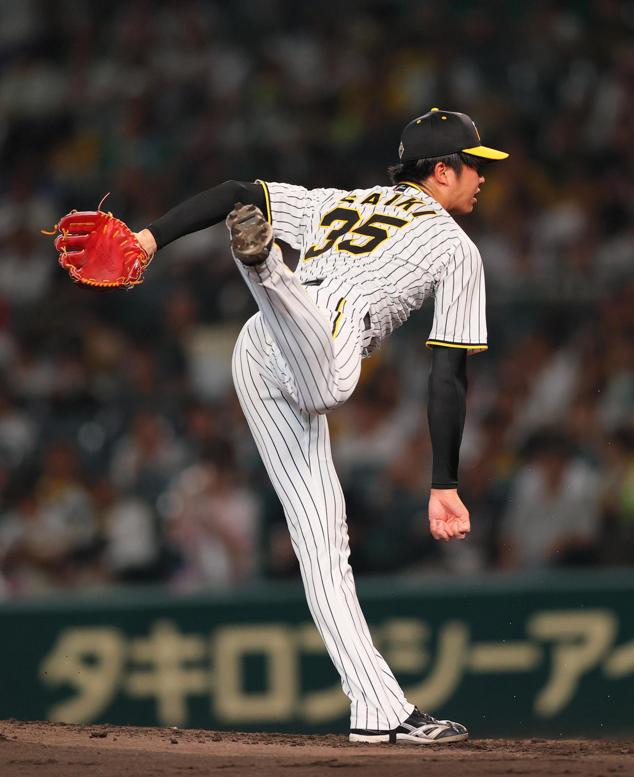 阪神対DeNA　力投する阪神先発の才木（撮影・上山淳一）