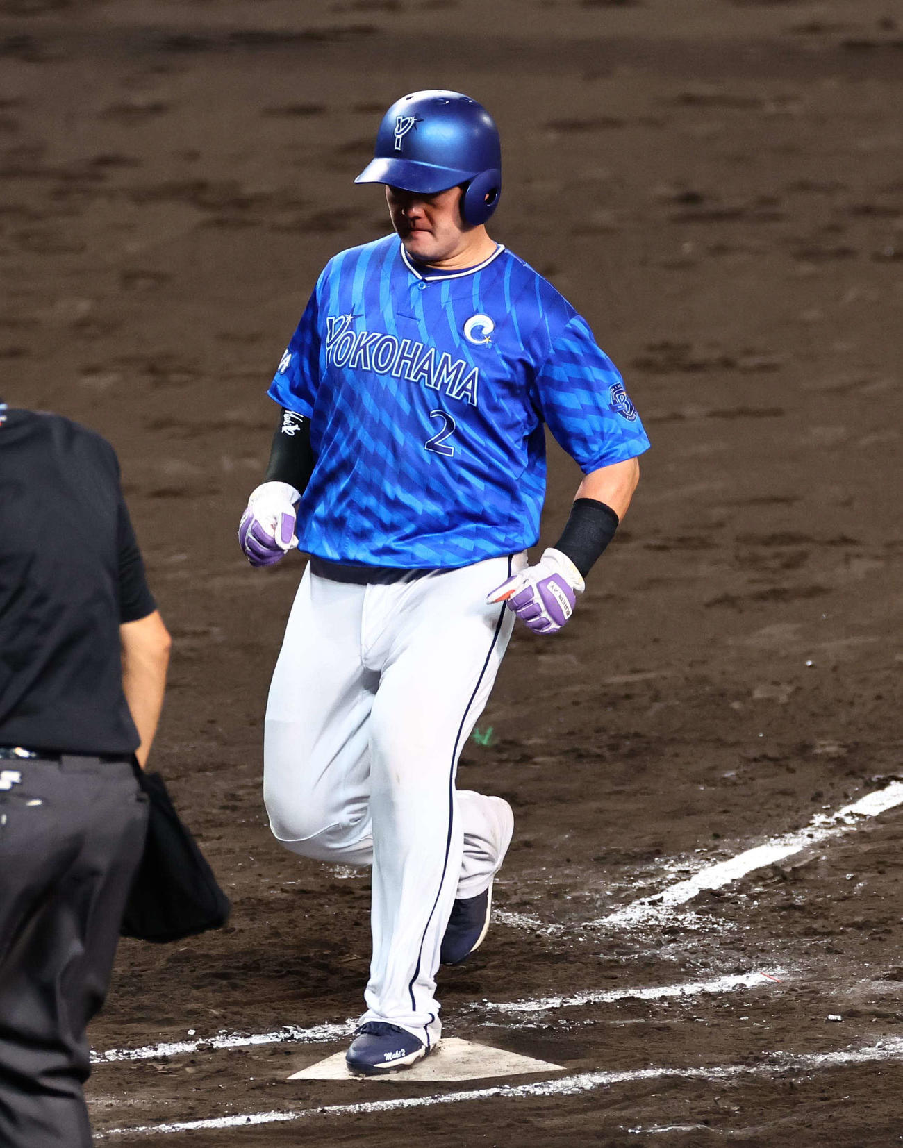 阪神対DeNA 6回表DeNA1死二、三塁、牧は本盗で生還する（撮影・上田博志）