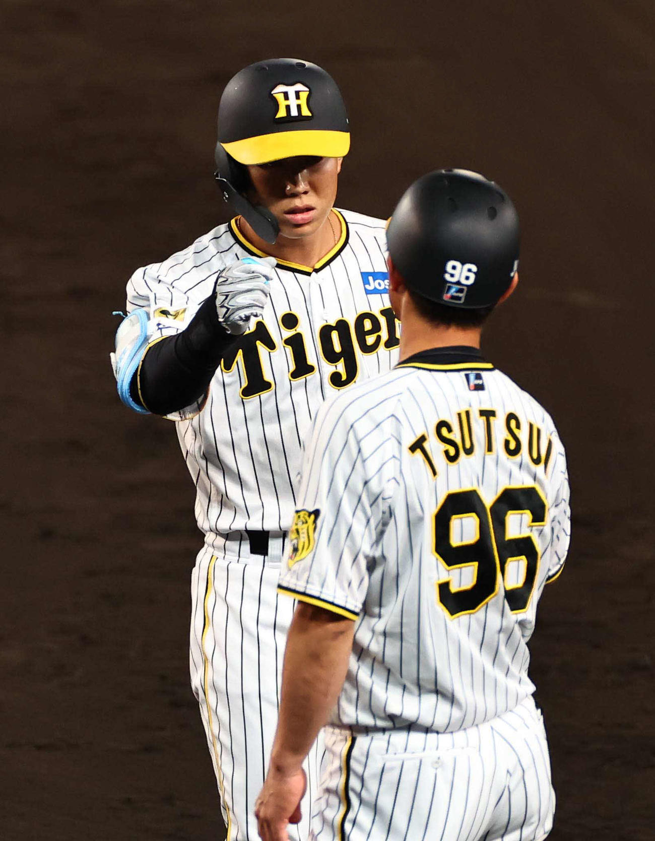 阪神対DeNA 7回裏阪神無死二、三塁、糸原は左前適時打を放つ（撮影・上田博志）
