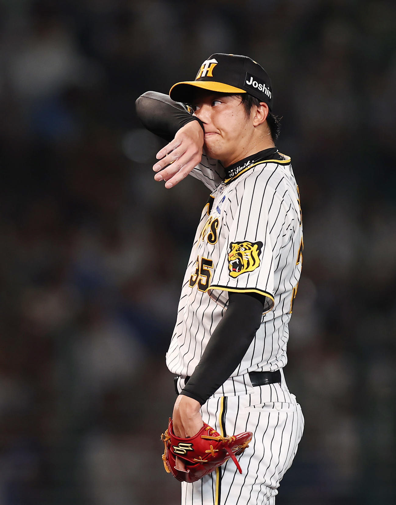 阪神対DeNA 6回表DeNA無死満塁、宮崎に勝ち越し2点適時二塁打を浴びた才木（撮影・前田充）