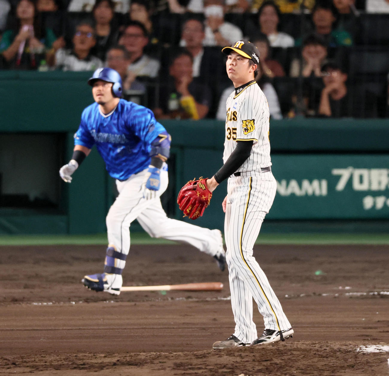 阪神対DeNA 6回表DeNA無死満塁、才木は宮崎に右翼へ勝ち越し2点適時二塁打を浴びる（撮影・加藤哉）