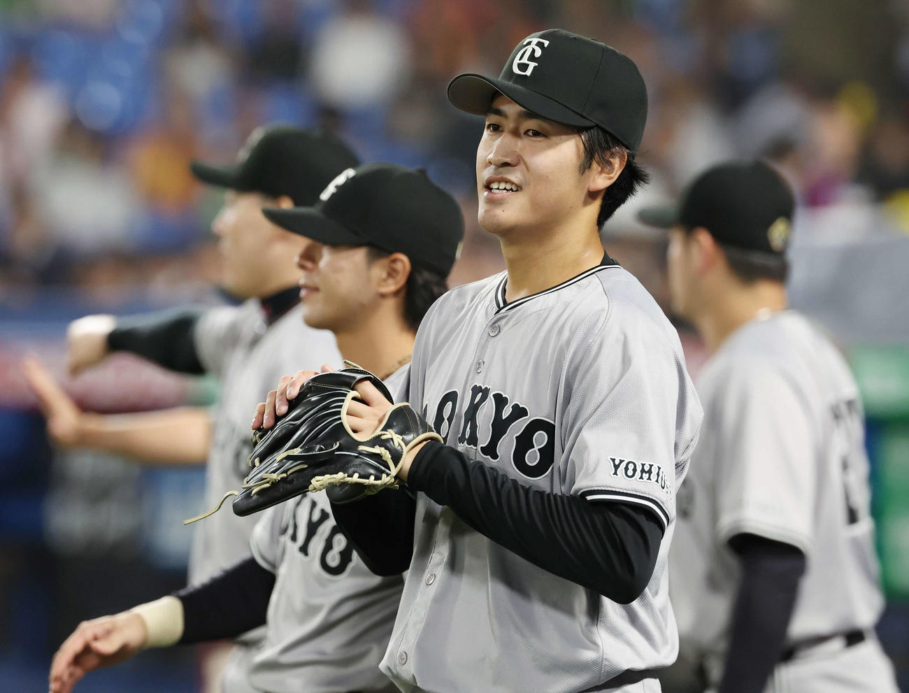 ヤクルト対巨人　8回裏を無失点に抑えた巨人西舘（撮影・宮地輝）