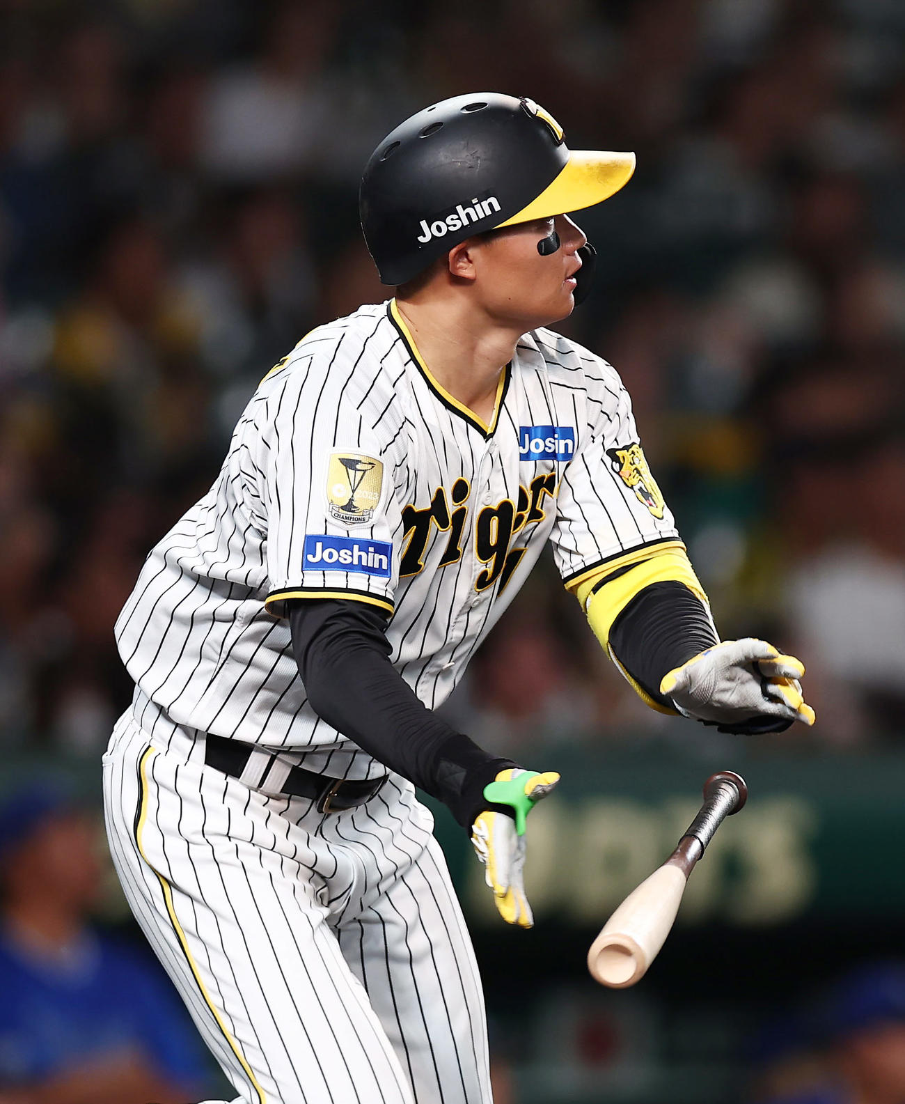 阪神対DeNA 3回裏阪神2死一塁、左中間へ適時二塁打を放つ森下（撮影・前田充）
